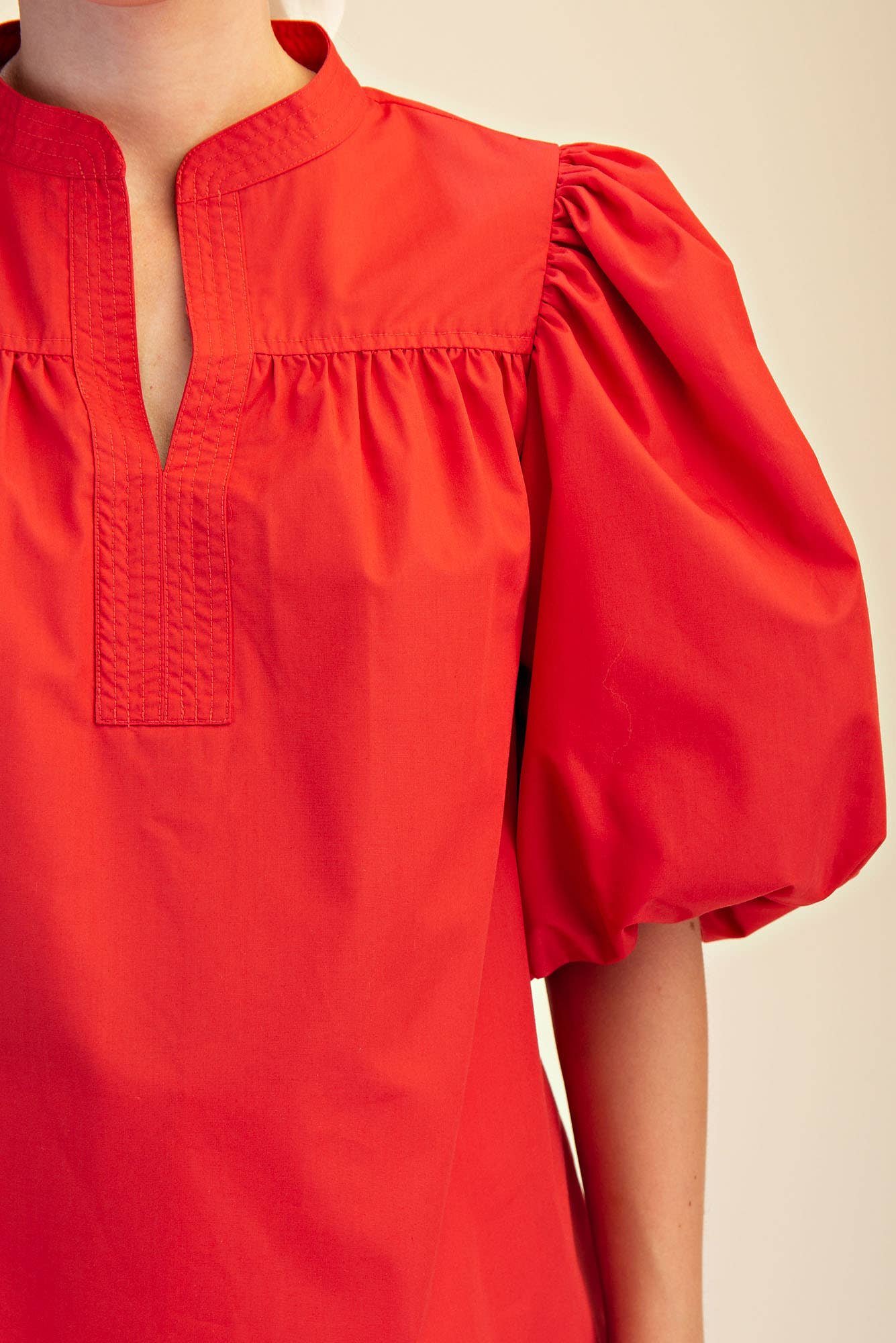 China Collar V-Neck Bubble Sleeve Poplin Top